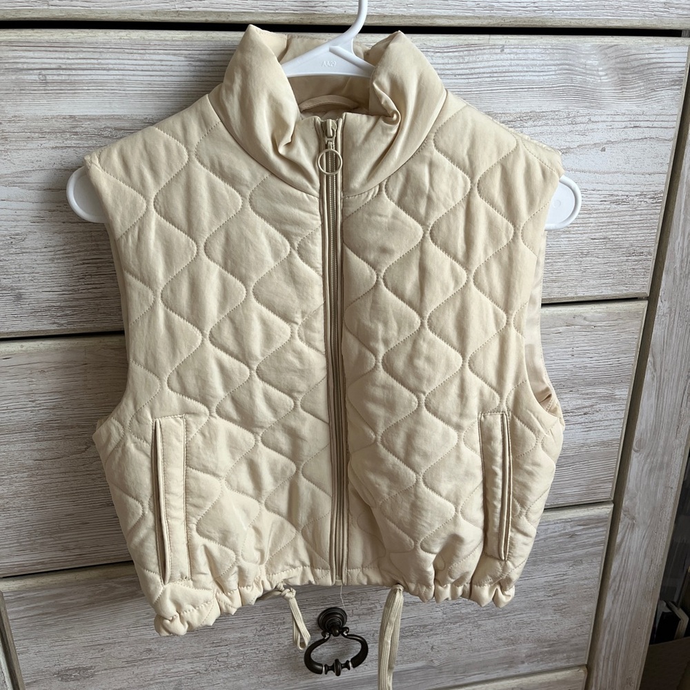 Stradivarius Beige Quilted Vest